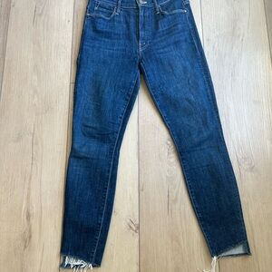 MOTHER Blue Ankle Cropped Jeans with Tapered Fit